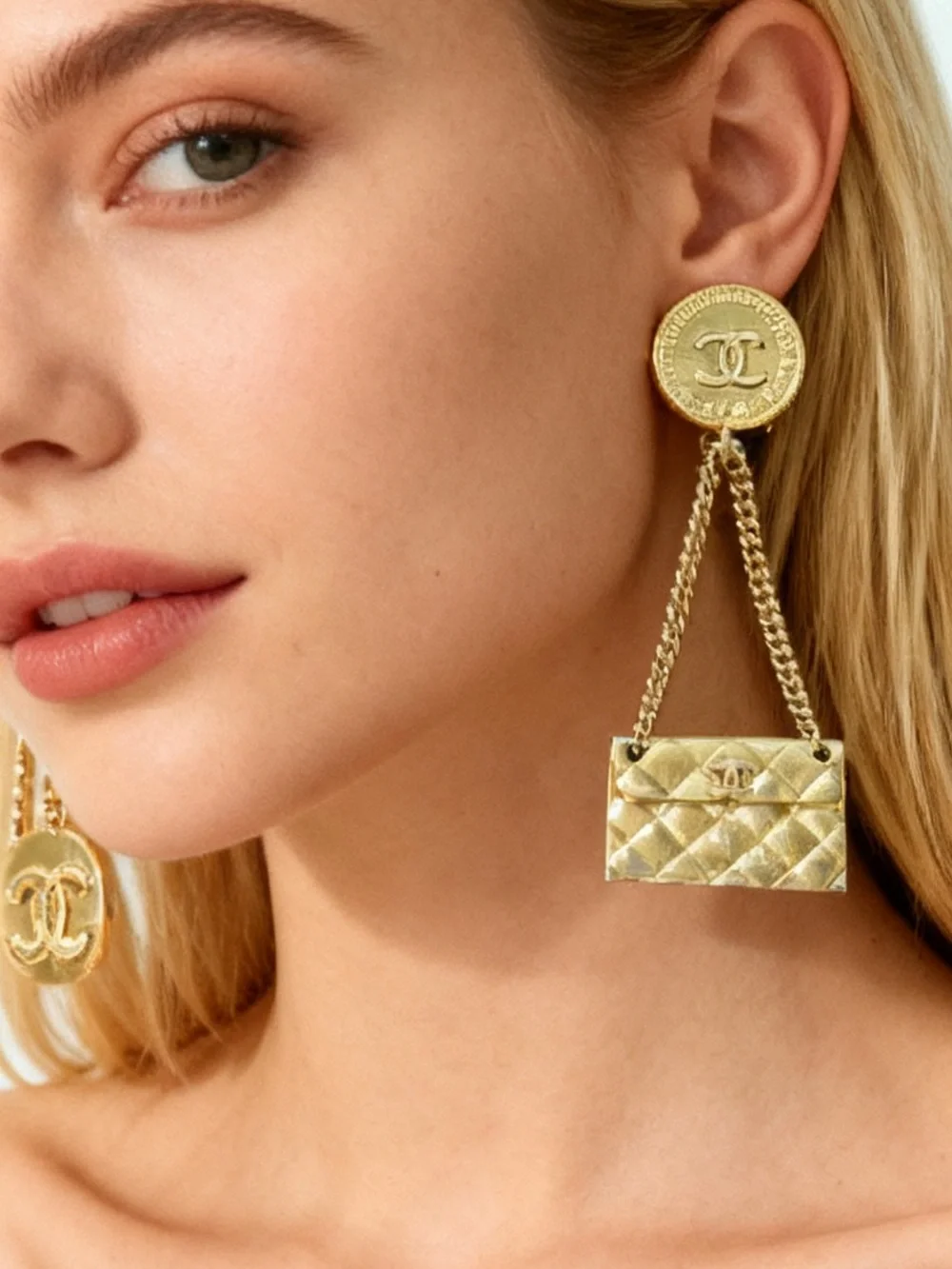 Vintage Chanel Classic Flap Bag Dangle Medallion Clip-On Earrings Gold